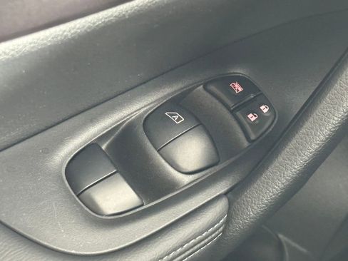 Used 2016 Nissan Rogue SV AWD/4WD image 31