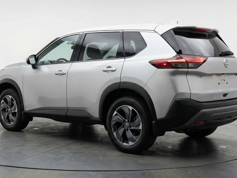 Used 2025 Nissan Rogue SV FWD image 6