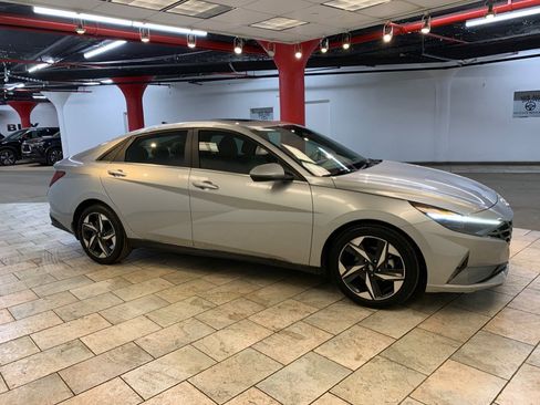 Used 2022 Hyundai Elantra SEL w/ Convenience + Premium Package image 8