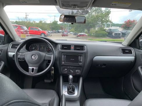 Used 2013 Volkswagen Jetta SE FWD image 14