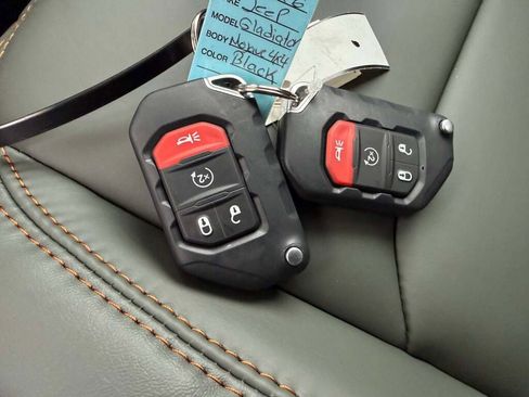 New 2026 Jeep Gladiator Mojave image 32