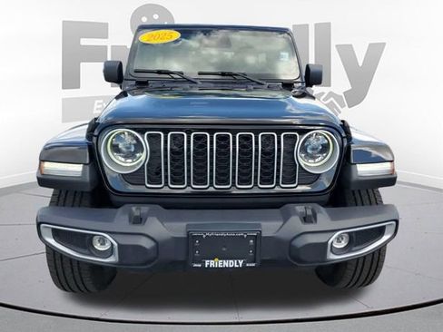 Used 2025 Jeep Wrangler Unlimited Sahara AWD/4WD image 8