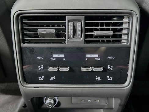 Certified 2025 Porsche Cayenne image 26