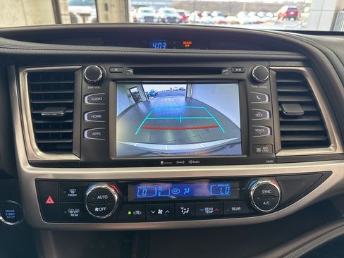 Used 2018 Toyota Highlander XLE image 30