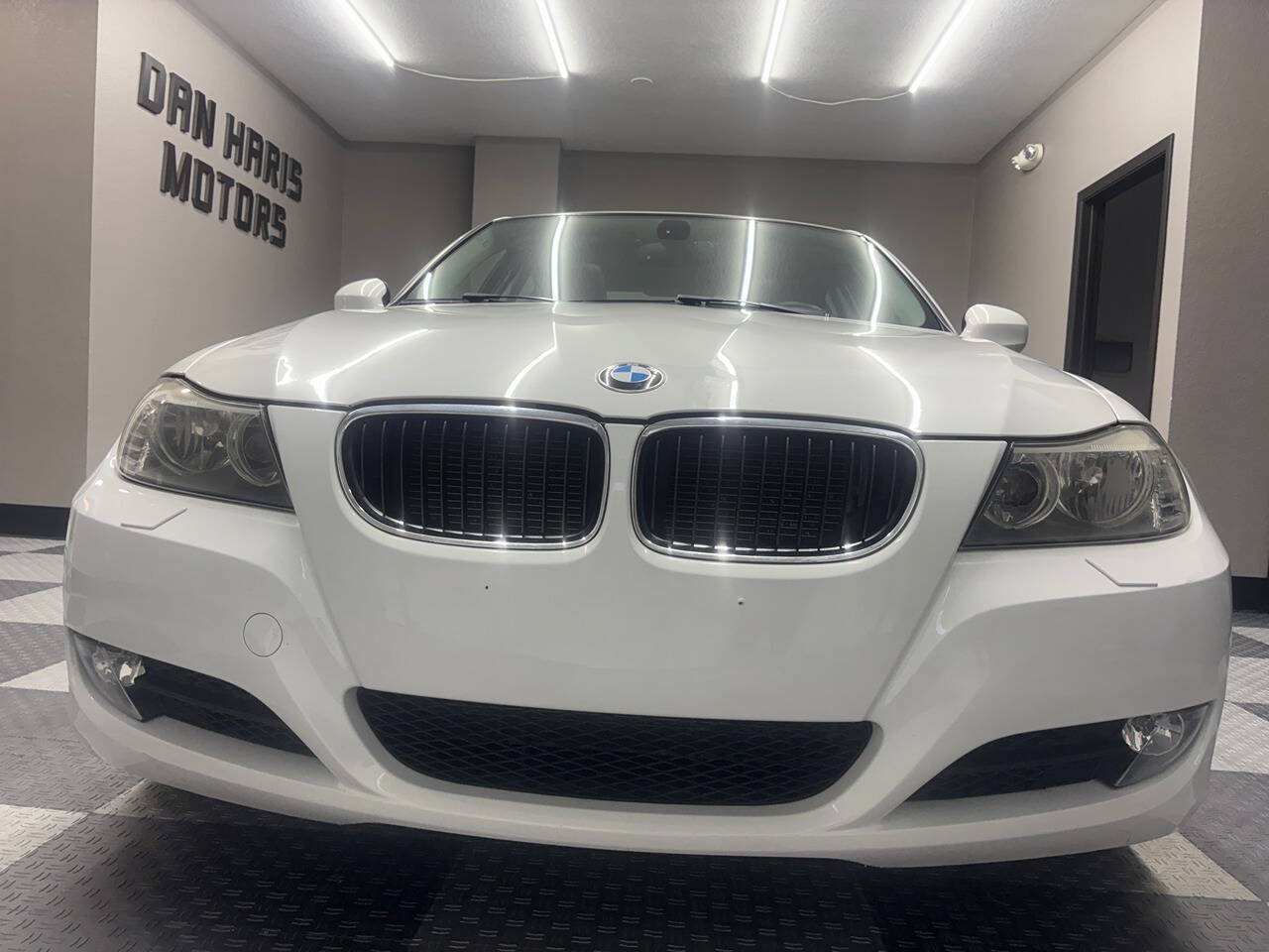 Used 2011 BMW 328i xDrive Sedan AWD/4WD image 4