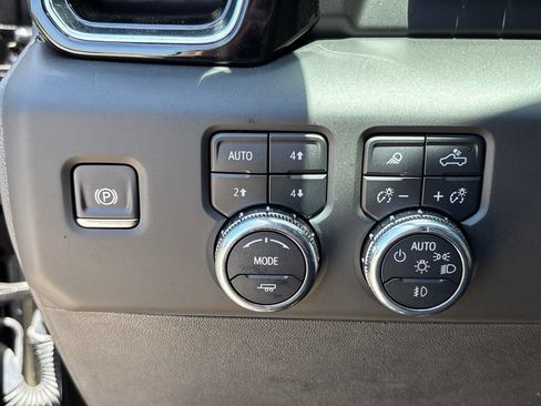 Used 2025 GMC Sierra 1500 Denali w/ Denali Reserve Package AWD/4WD image 26