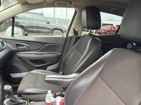 Used 2022 Buick Encore Preferred FWD image 4