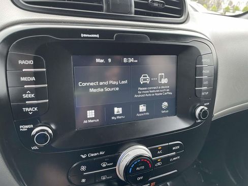 Used 2018 Kia Soul + image 37