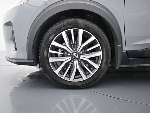 Used 2021 Nissan Kicks SV FWD image 14