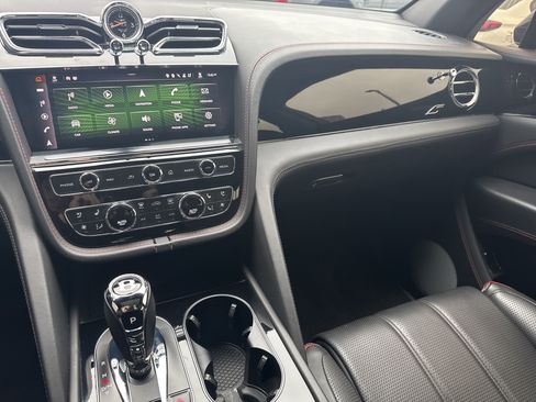 Used 2022 Bentley Bentayga image 22