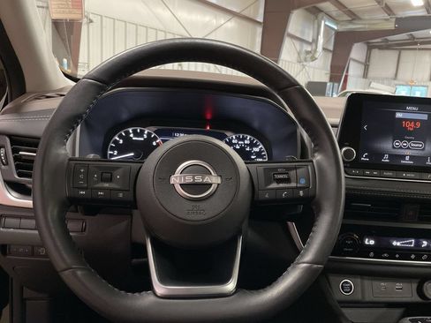 Used 2023 Nissan Rogue SV w/ SV Premium B Package FWD image 16