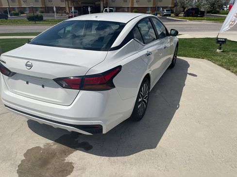 Used 2025 Nissan Altima 2.5 SV image 5