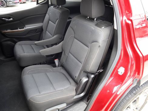 Used 2022 GMC Acadia SLE w/ Driver Convenience Package FWD image 22