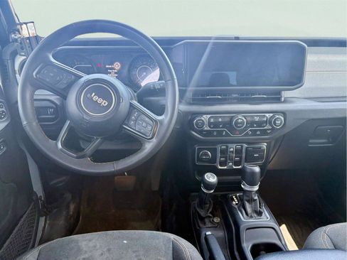 Used 2024 Jeep Gladiator Sport AWD/4WD image 8