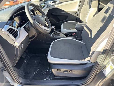 Certified 2025 Volkswagen Taos SE w/ Panoramic Sunroof Package image 13