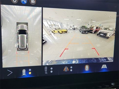 Certified 2025 Chevrolet Equinox LT w/ Safety and Technology Package image 18