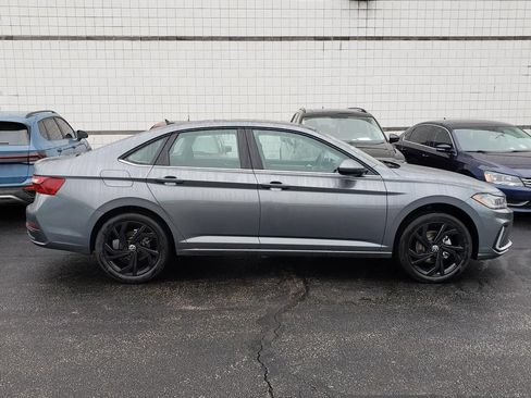New 2026 Volkswagen Jetta SE FWD image 2