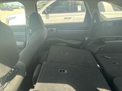Used 2021 Kia Sorento LX image 7