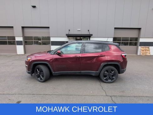 Used 2021 Jeep Compass Latitude w/ Sun and Sound Group AWD/4WD image 2