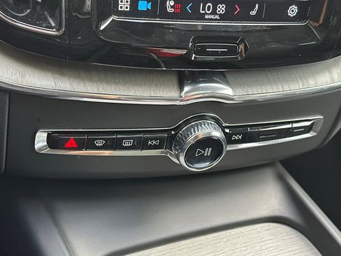Certified 2025 Volvo XC60 B5 Plus image 25