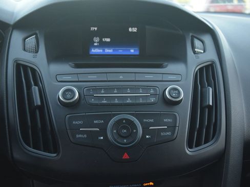 Used 2017 Ford Focus SE FWD image 12