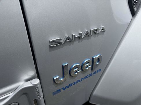 Used 2023 Jeep Wrangler Unlimited Sahara w/ Cold Weather Group AWD/4WD image 12