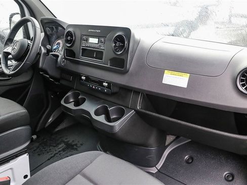 Used 2024 Mercedes-Benz eSprinter 170 Cargo image 11