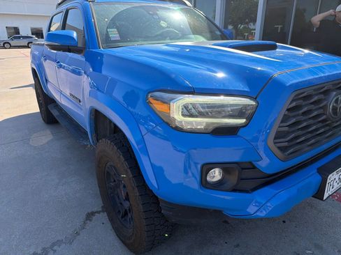 Used 2020 Toyota Tacoma TRD Sport w/ TRD Premium Sport Package AWD/4WD image 3