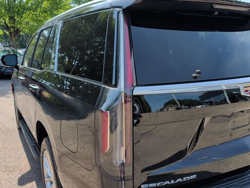 Used 2023 Cadillac Escalade Premium Luxury AWD/4WD image 43