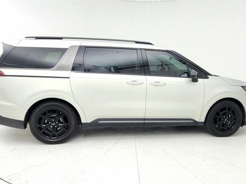 Used 2025 Kia Carnival SX Prestige image 7