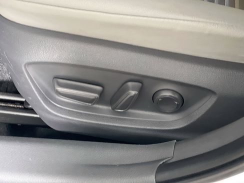 Used 2018 Toyota Camry SE image 16