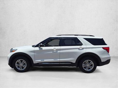 Used 2020 Ford Explorer XLT w/ Equipment Group 202A AWD/4WD image 8