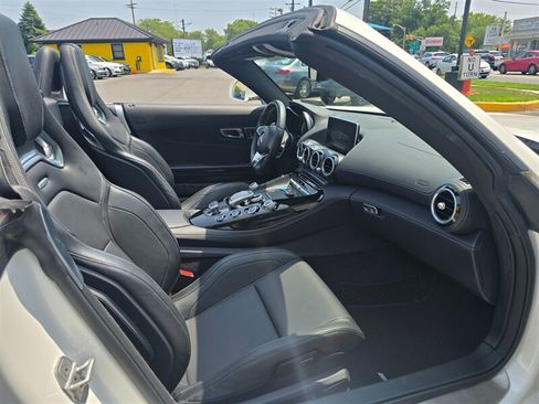 Used 2018 Mercedes-Benz AMG GT Roadster image 19