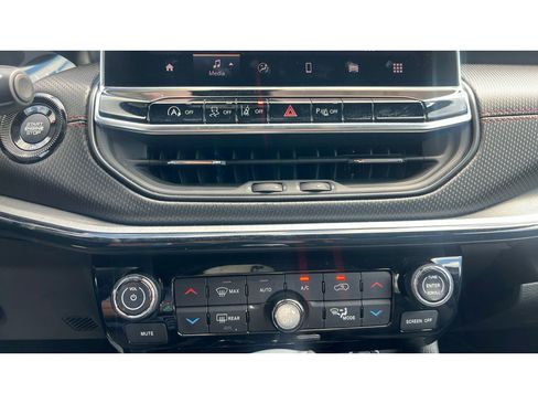 Used 2025 Jeep Compass Trailhawk AWD/4WD image 15