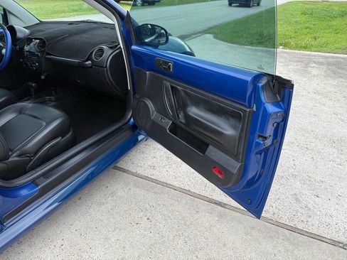 Used 2008 Volkswagen Beetle S image 16