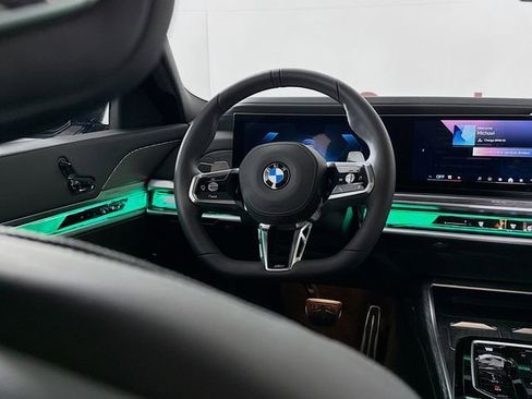 Used 2025 BMW 760i xDrive image 11
