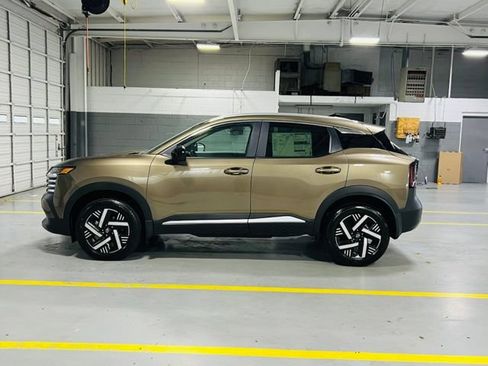 New 2026 Nissan Kicks SV FWD image 13