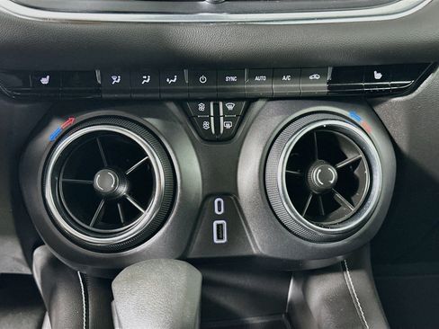 Used 2025 Chevrolet Blazer LT FWD image 24