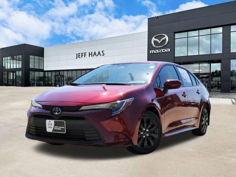 Used 2025 Toyota Corolla LE image 1