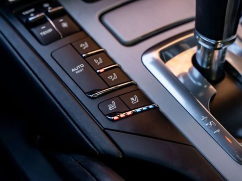 Used 2015 Porsche Cayenne Turbo image 26