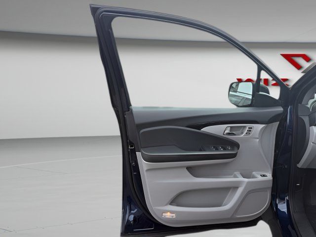 Used 2021 Honda Pilot Touring image 17