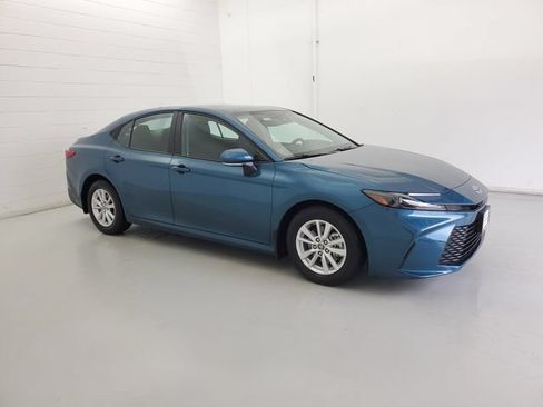 Used 2025 Toyota Camry LE w/ Convenience Package FWD image 4