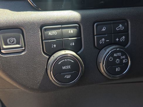 Used 2022 Chevrolet Silverado 1500 High Country w/ Z71 Off-Road Package image 34