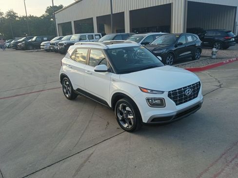 Used 2025 Hyundai Venue SEL FWD image 6