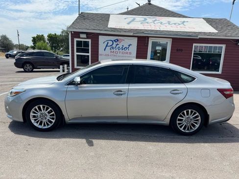 Used 2016 Toyota Avalon Limited w/ Toyota Safety Sense Package FWD image 2