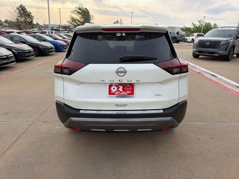 Used 2023 Nissan Rogue SL w/ SL Premium Package image 4