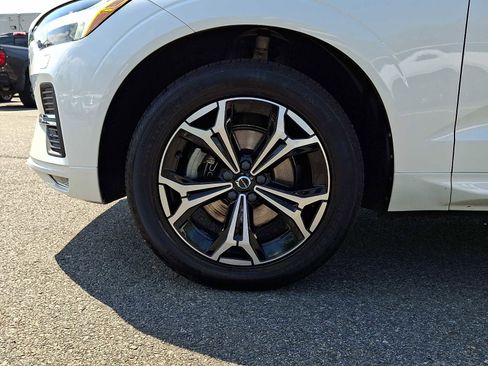 Used 2022 Volvo XC60 B5 Momentum w/ Climate Package AWD/4WD image 8