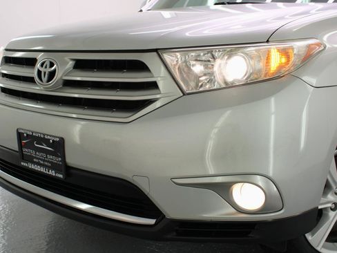Used 2011 Toyota Highlander SE w/ Tow Pkg FWD image 21