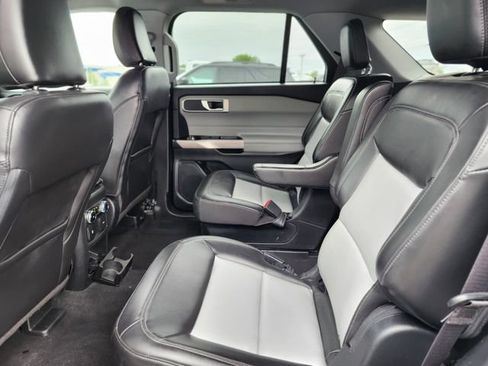 Used 2023 Ford Explorer XLT w/ Equipment Group 202A AWD/4WD image 16