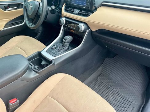Used 2021 Toyota RAV4 XLE image 28